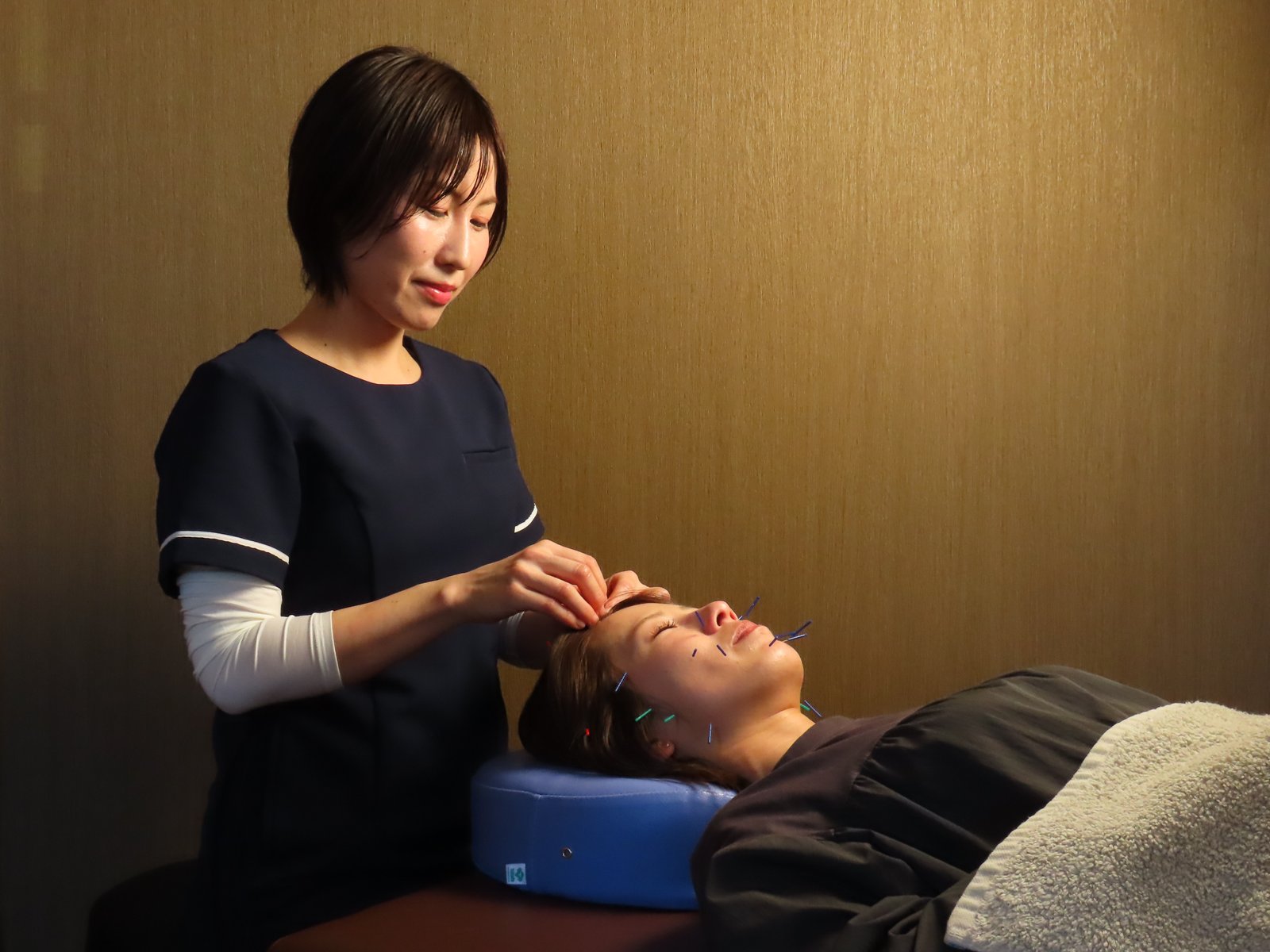 美容鍼の施術